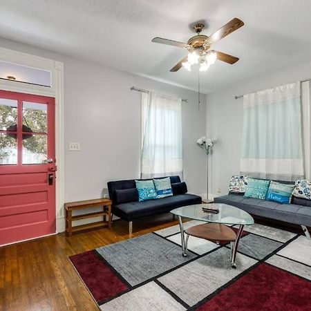 Cozy Sea Breeze Bungalow - 2 Mins To The Beach غالفيستون، تكساس المظهر الخارجي الصورة